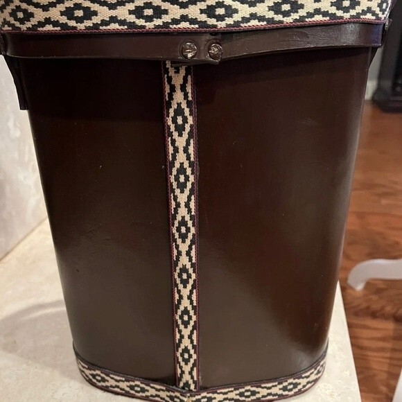 Leather handmade wine carrier - Picture 5 of 9